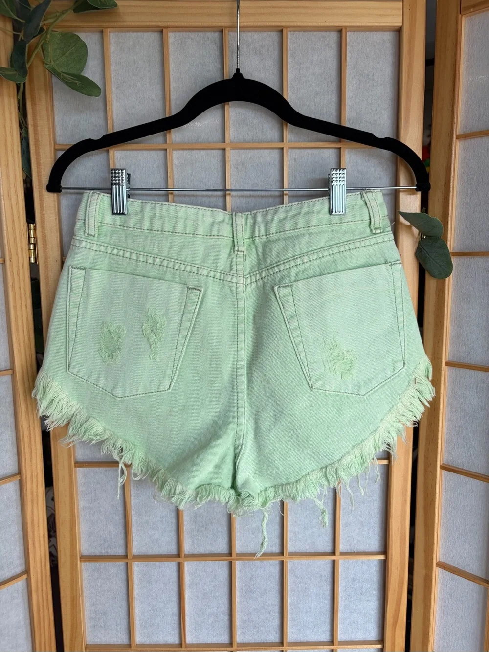 Distressed High-Waist Women’s Shorts - Light Green